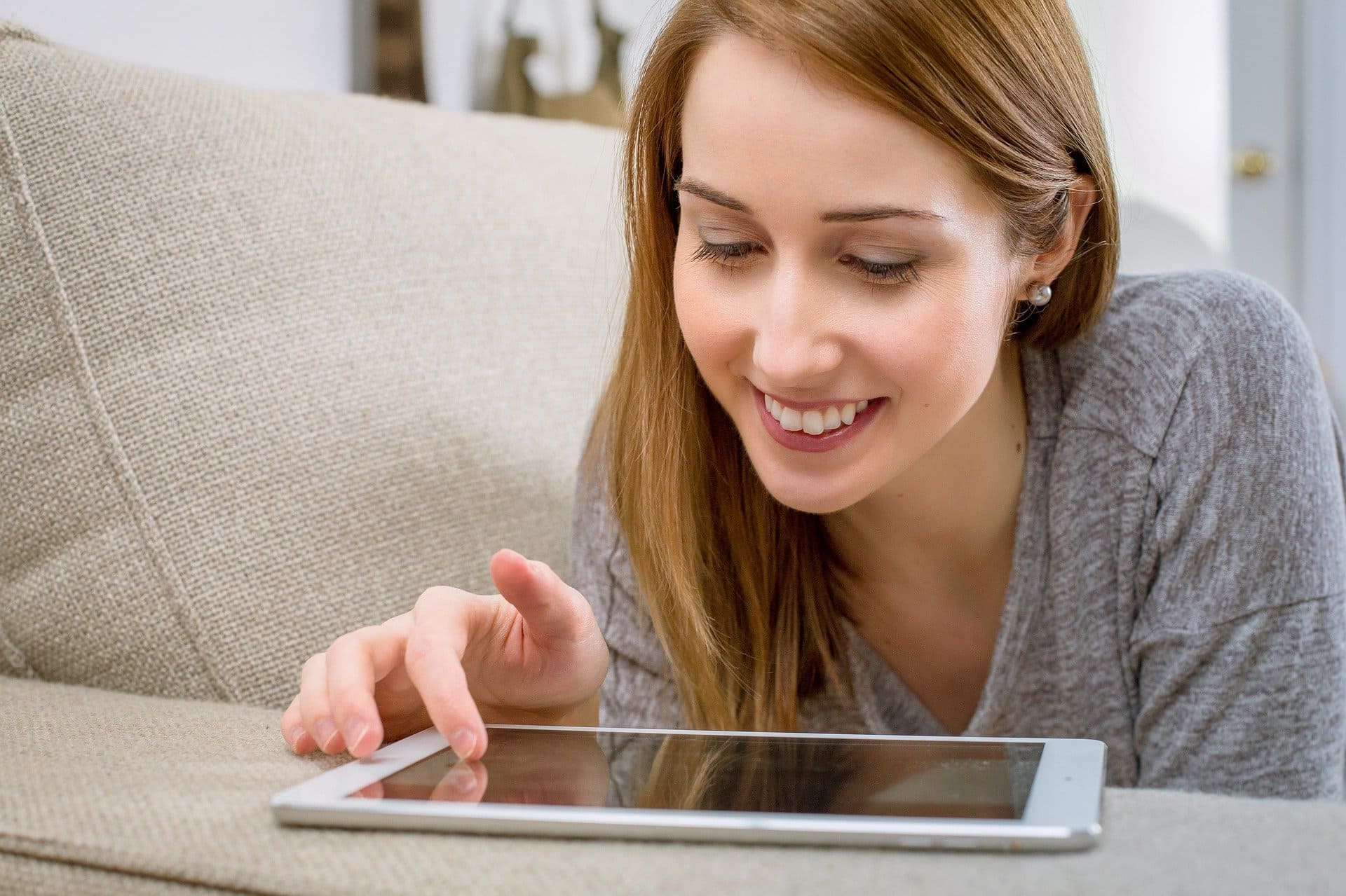 imagen de una mujer con tablet